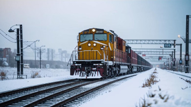 Поезд насмерть переехал мужчину на ж/д путях в Воронежской области