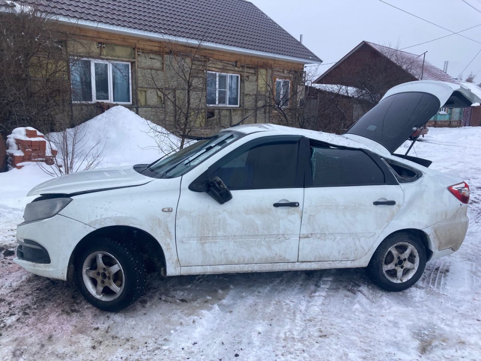 Водитель выпал из&nbsp;салона авто и&nbsp;погиб в&nbsp;Воронежской области