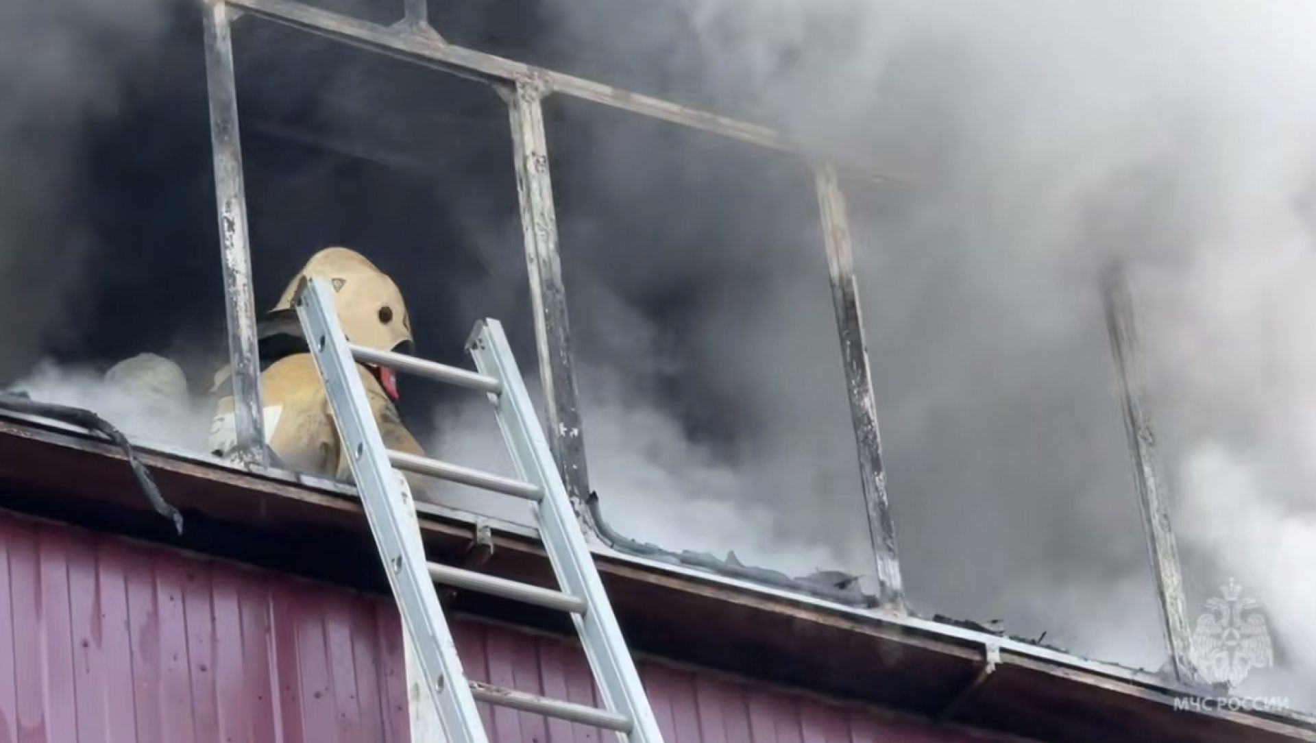 В Курске сгорел балкон многоквартирного дома