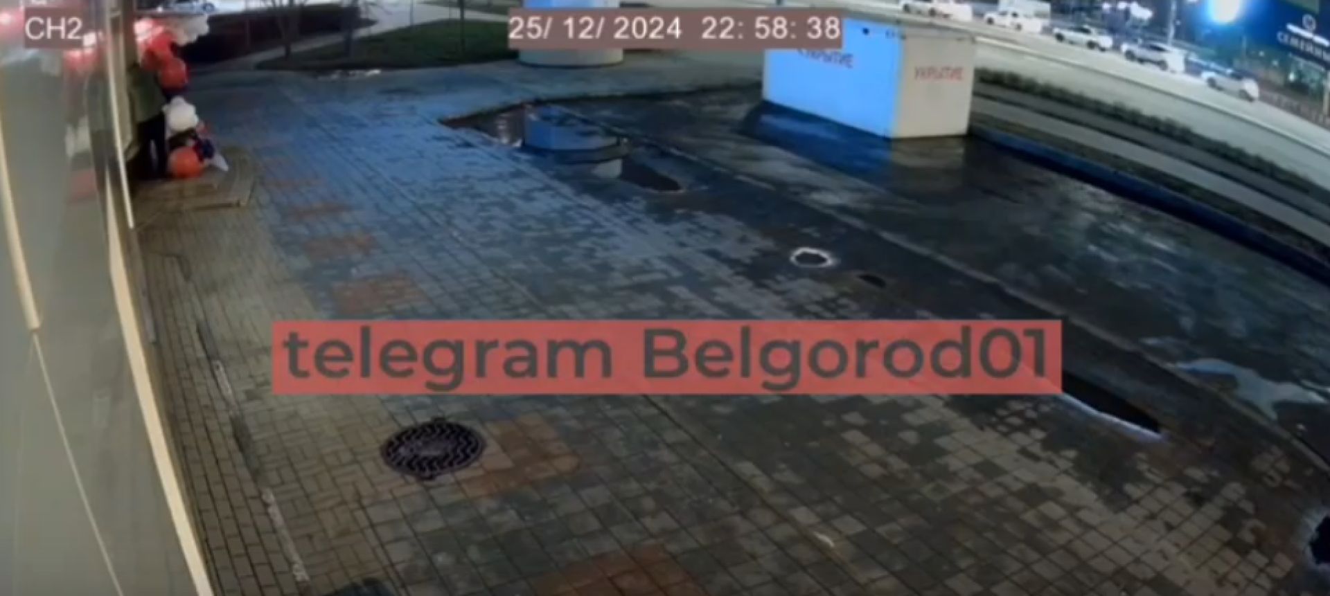 В Белгороде мужчина сорвал шарики с дверей пиццерии и омрачил открытие точки общепита