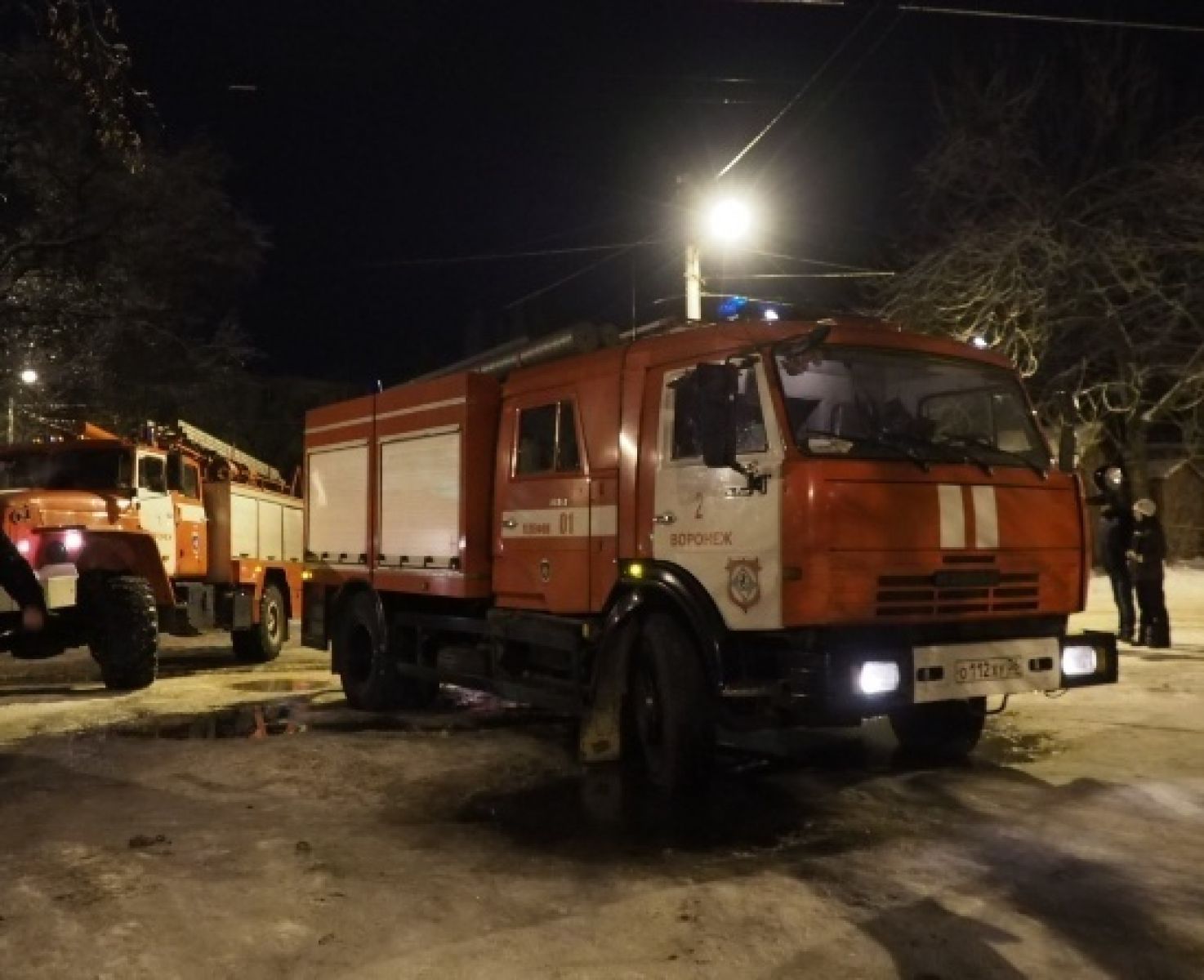 Многоквартирный жилой дом вспыхнул под Воронежем: в огне погиб человек