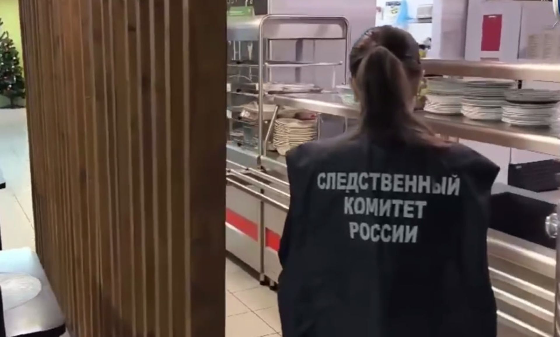 Появилось видео из&nbsp;столовой, в&nbsp;которой отравились 15 рабочих