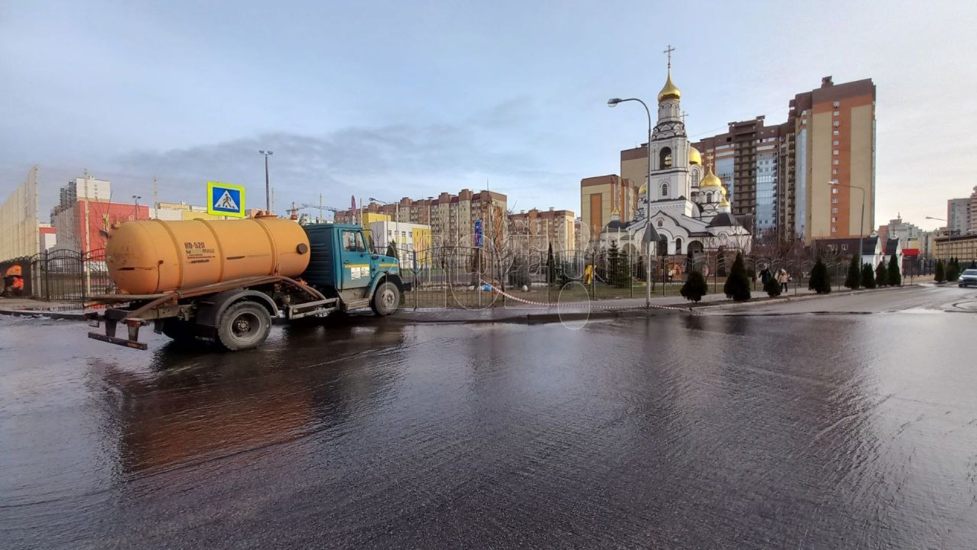 Воронежцы сообщили о потопе на улице в первый день 2025 года