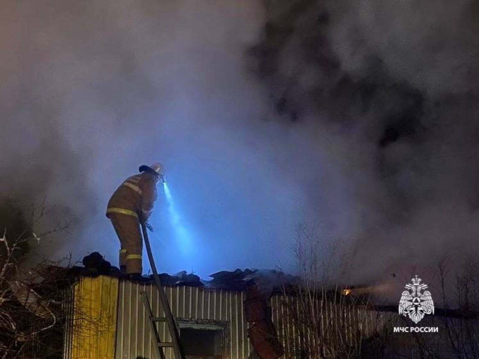 В Белгородской области мужчина пострадал во время пожара в доме