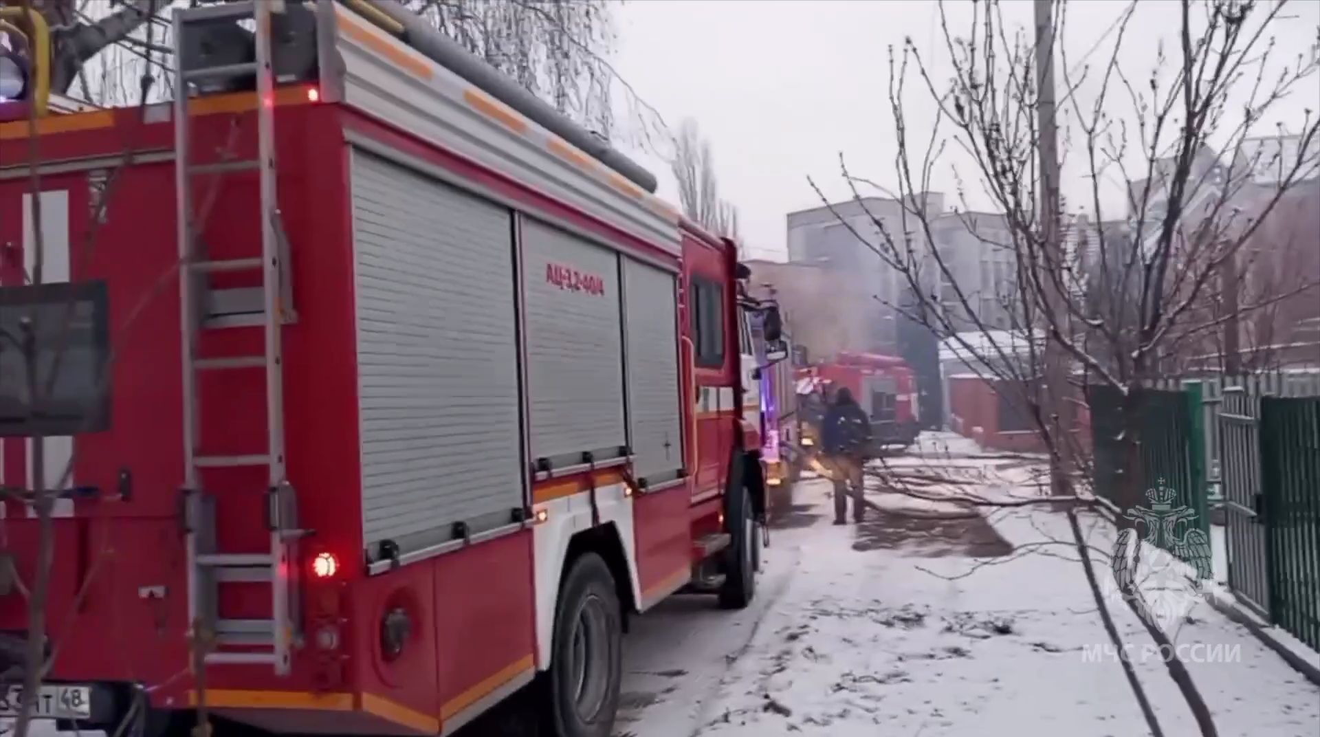 Брандмейстеры вытащили из горящего дома 74-летнего липчанина