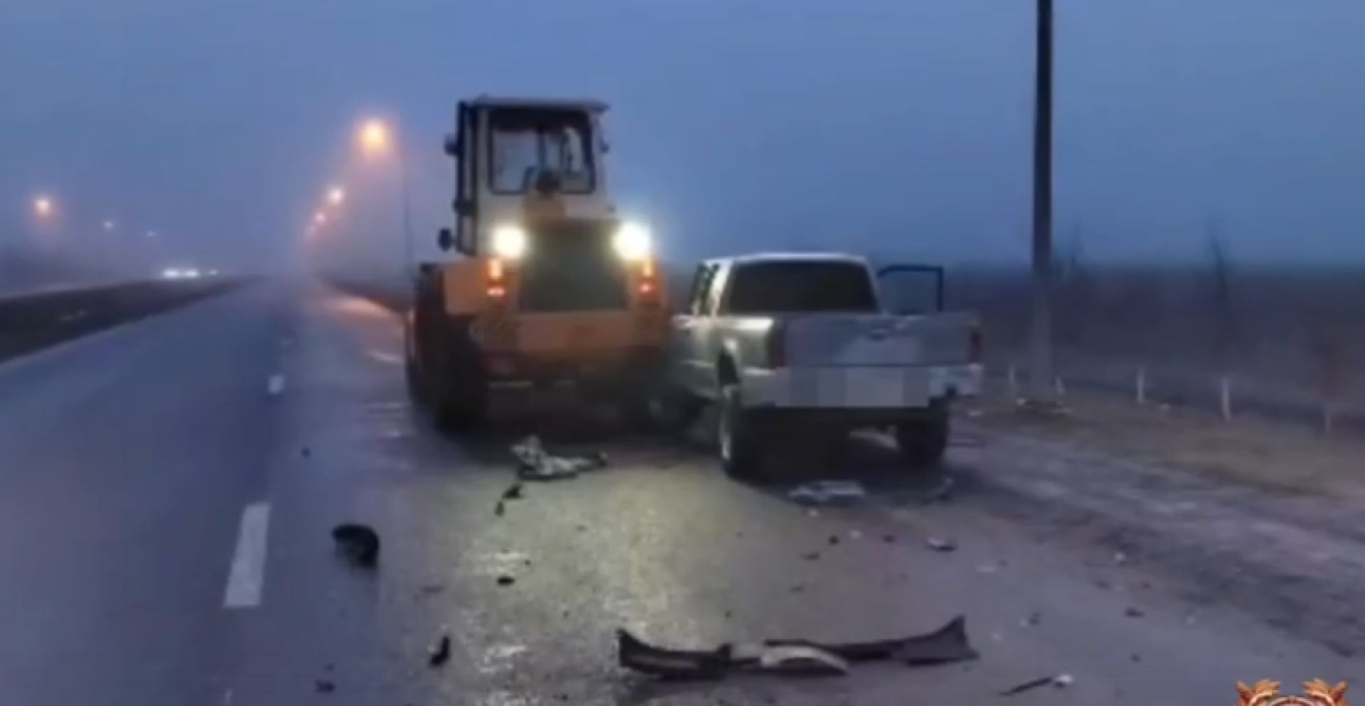 В Белгородской области пикап влетел в погрузчик на федеральной трассе