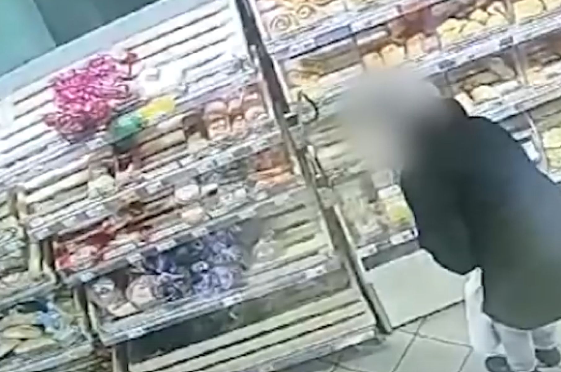 В Липецке серийный вор из федерального розыска обокрал автомойку и продуктовый магазин