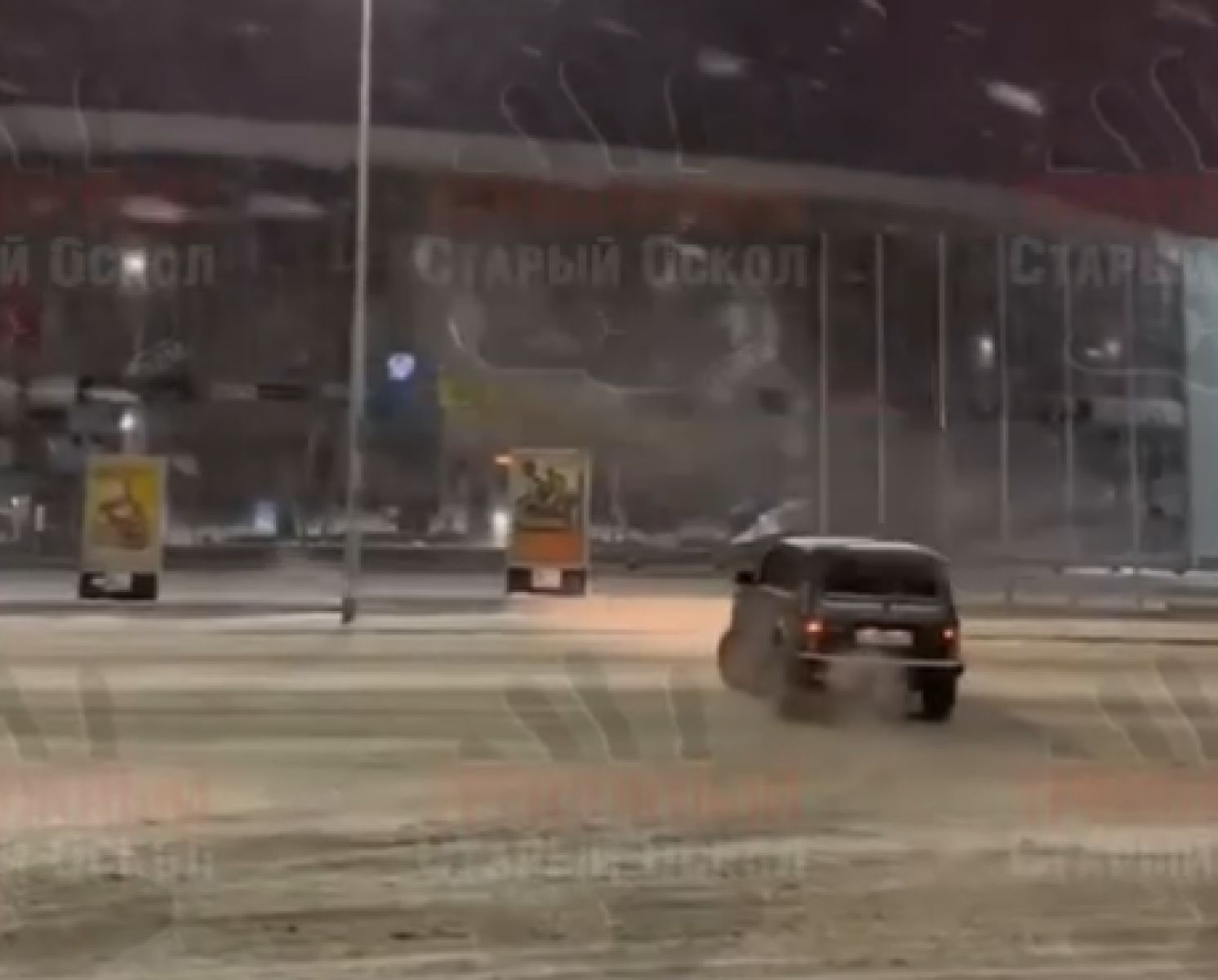 В Старом Осколе начинающего водителя оштрафовали за дрифт возле торгового центра