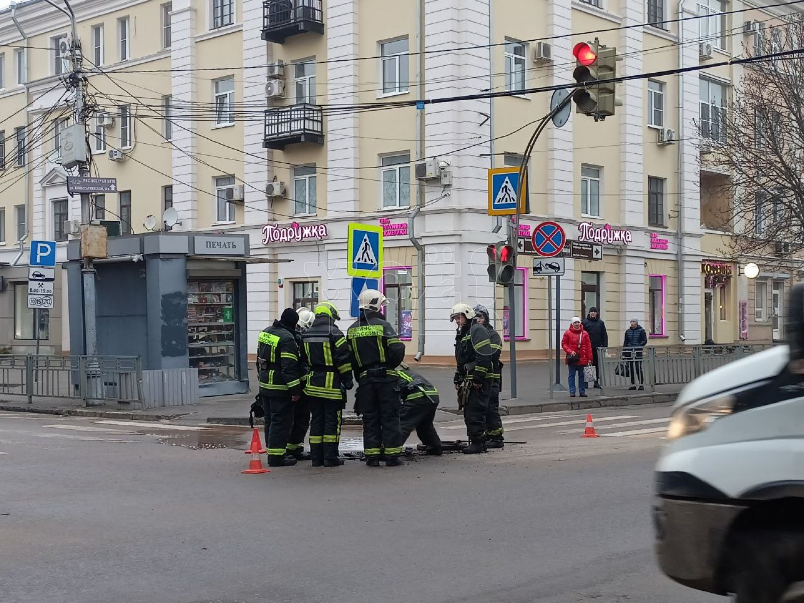 Скопление пожарных в&nbsp;центре города удивило воронежца