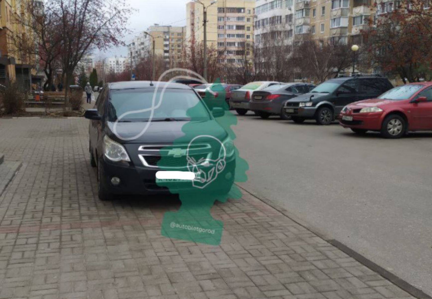 Белгородскую автомобилистку привлекли к ответственности за парковку на тротуаре