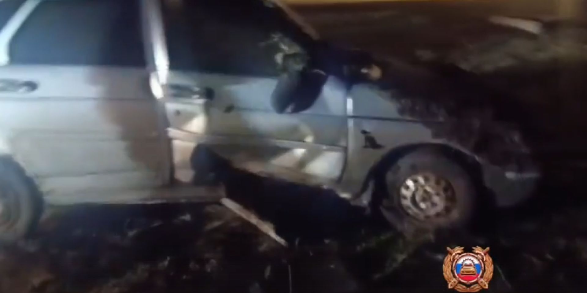 В Белгородской области машина с парнем и девушкой врезалась в фонарный столб