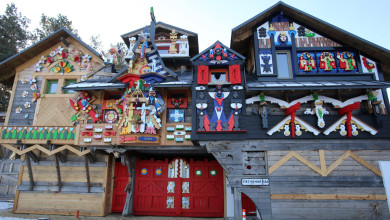 Воронежский архитектор создаёт на своём участке фантастический городок в русском стиле