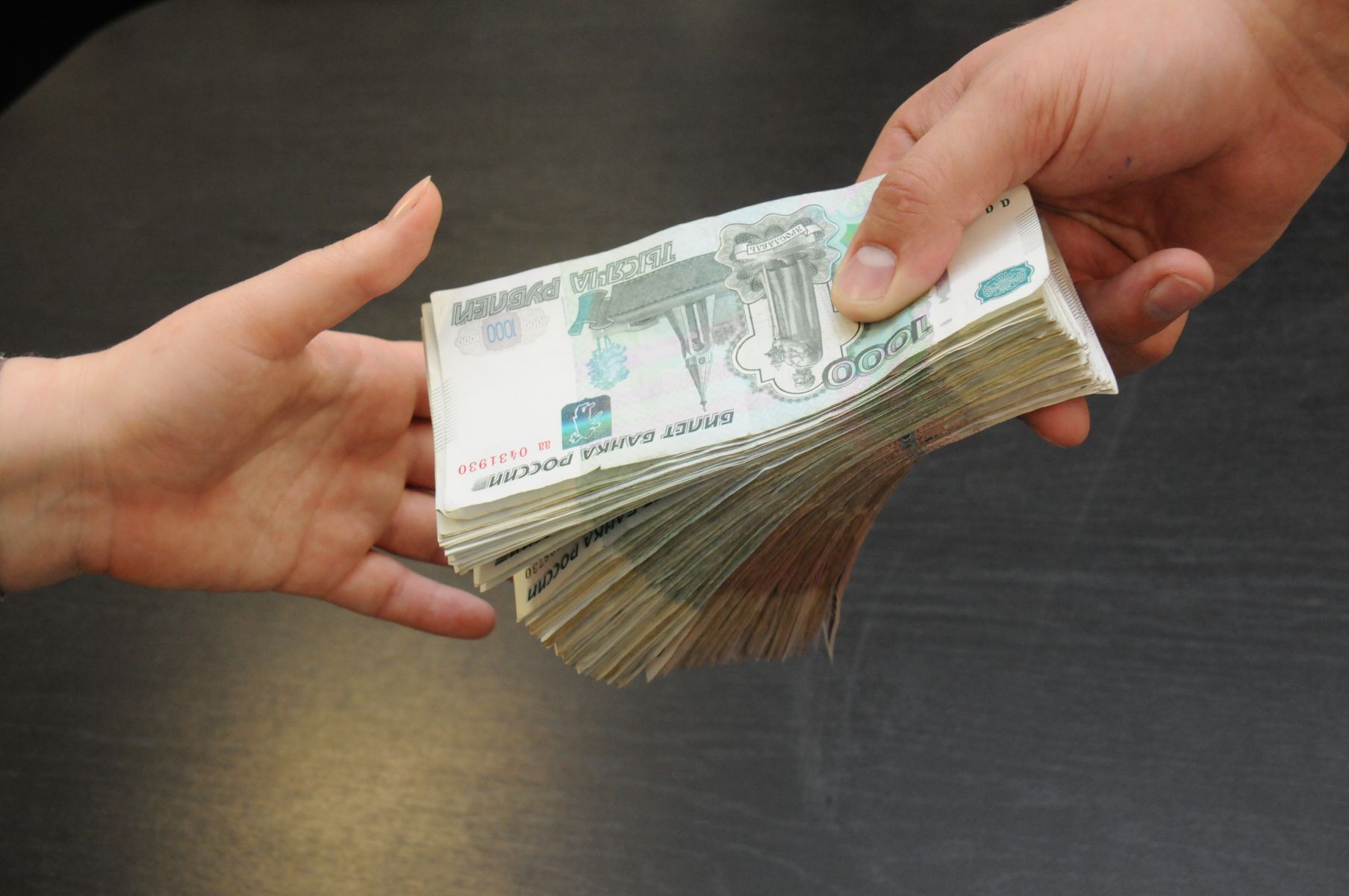 Воронежец испугался за жизни членов семьи и лишился 2,5 млн