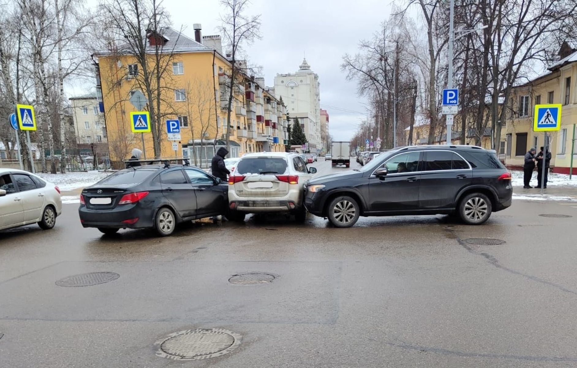 Водитель пострадал в массовом ДТП в центре Липецка