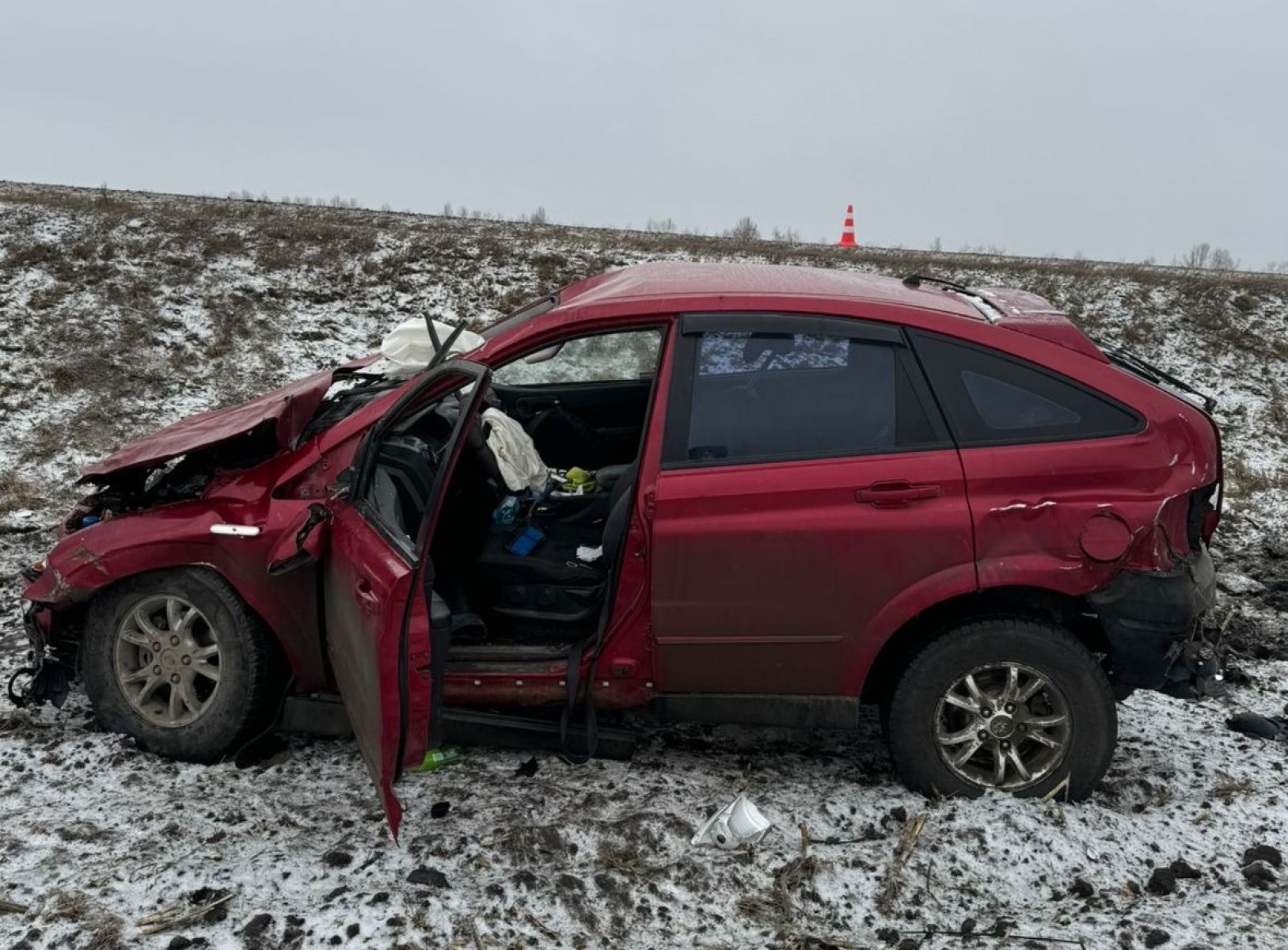 В Липецкой области китайский автомобиль вылетел в кювет