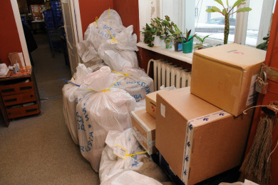 Курский губернатор обещал побороться за бесплатную отправку посылок белгородцам