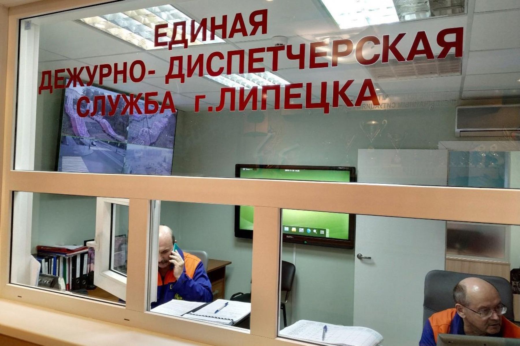 Липчанка бросила в запертой квартире маленьких детей