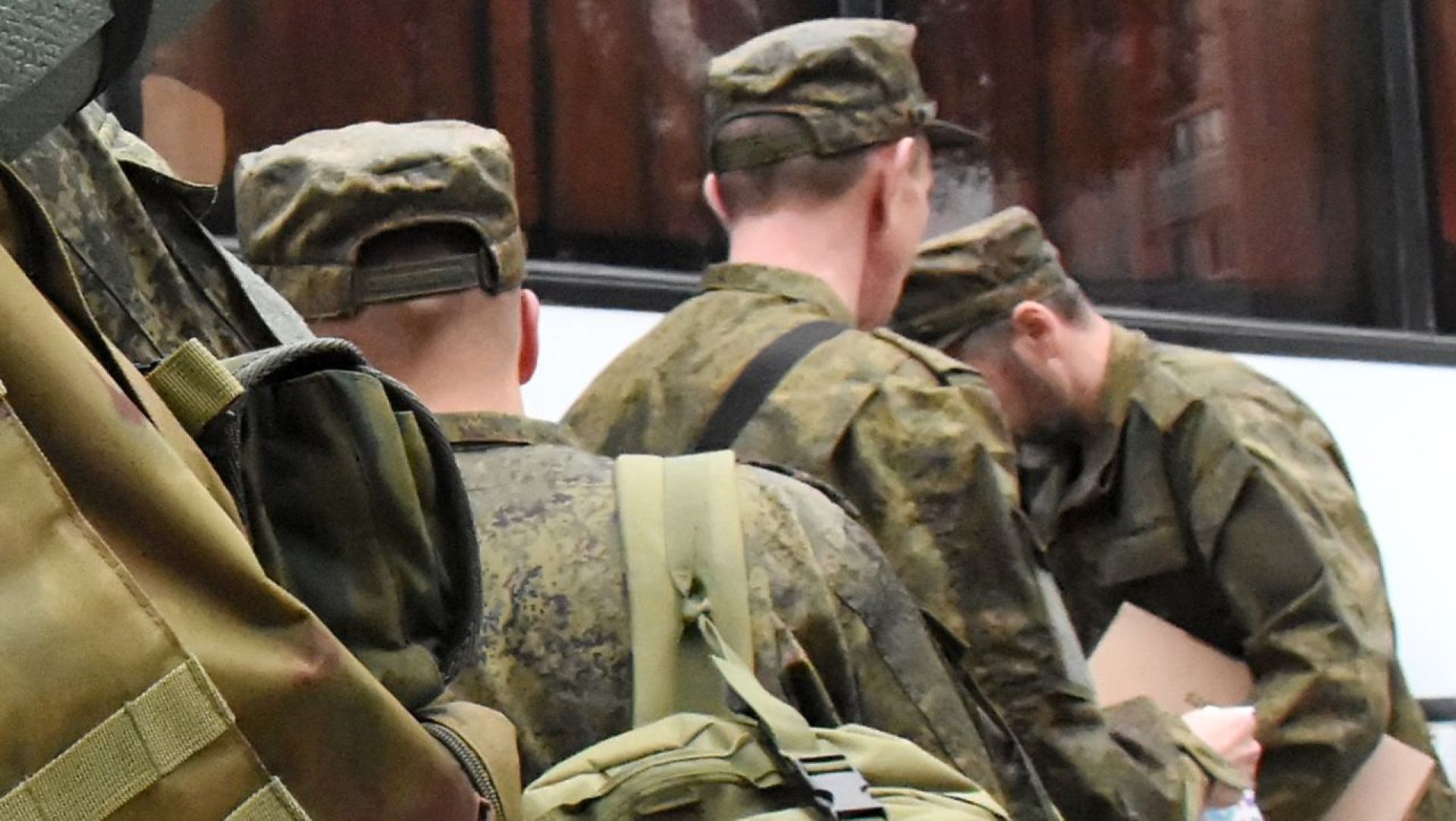 Многодетный алиментщик с миллионным долгом отправился на СВО в Воронежской области&nbsp;
