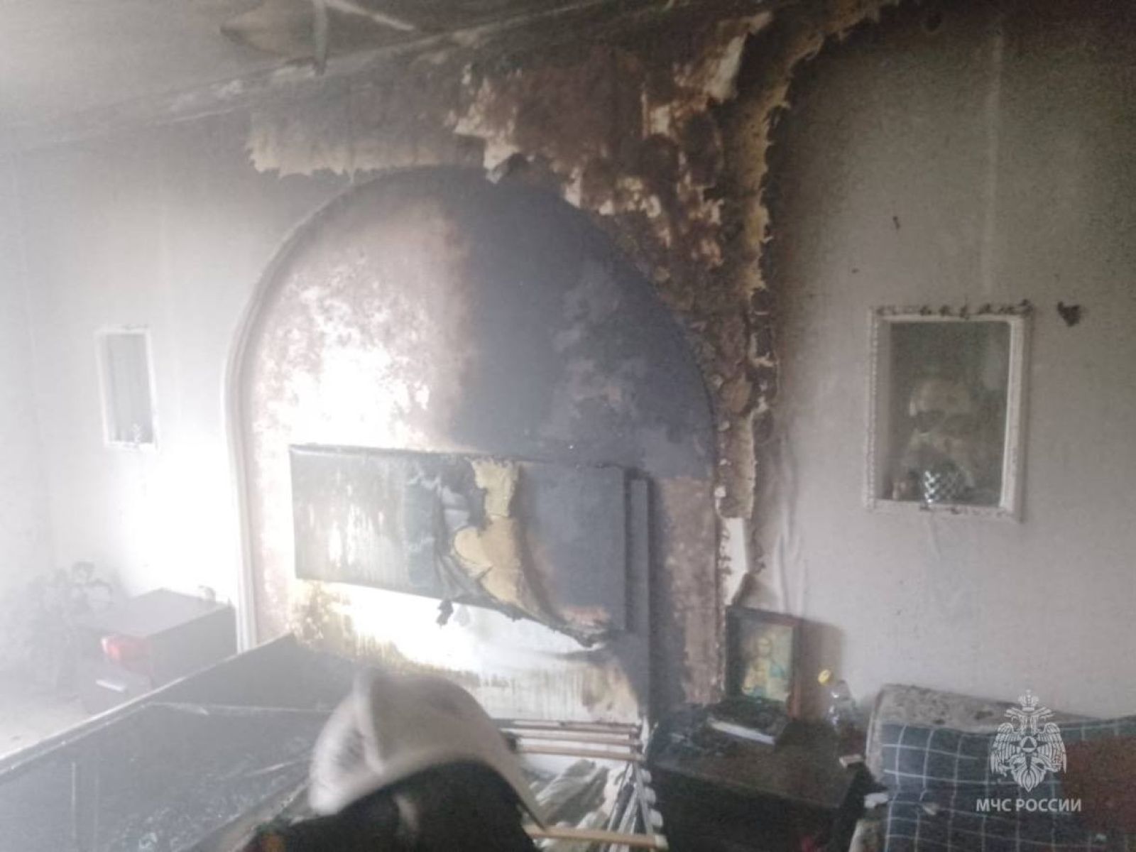 В Курской области дом загорелся из-за церковной свечи
