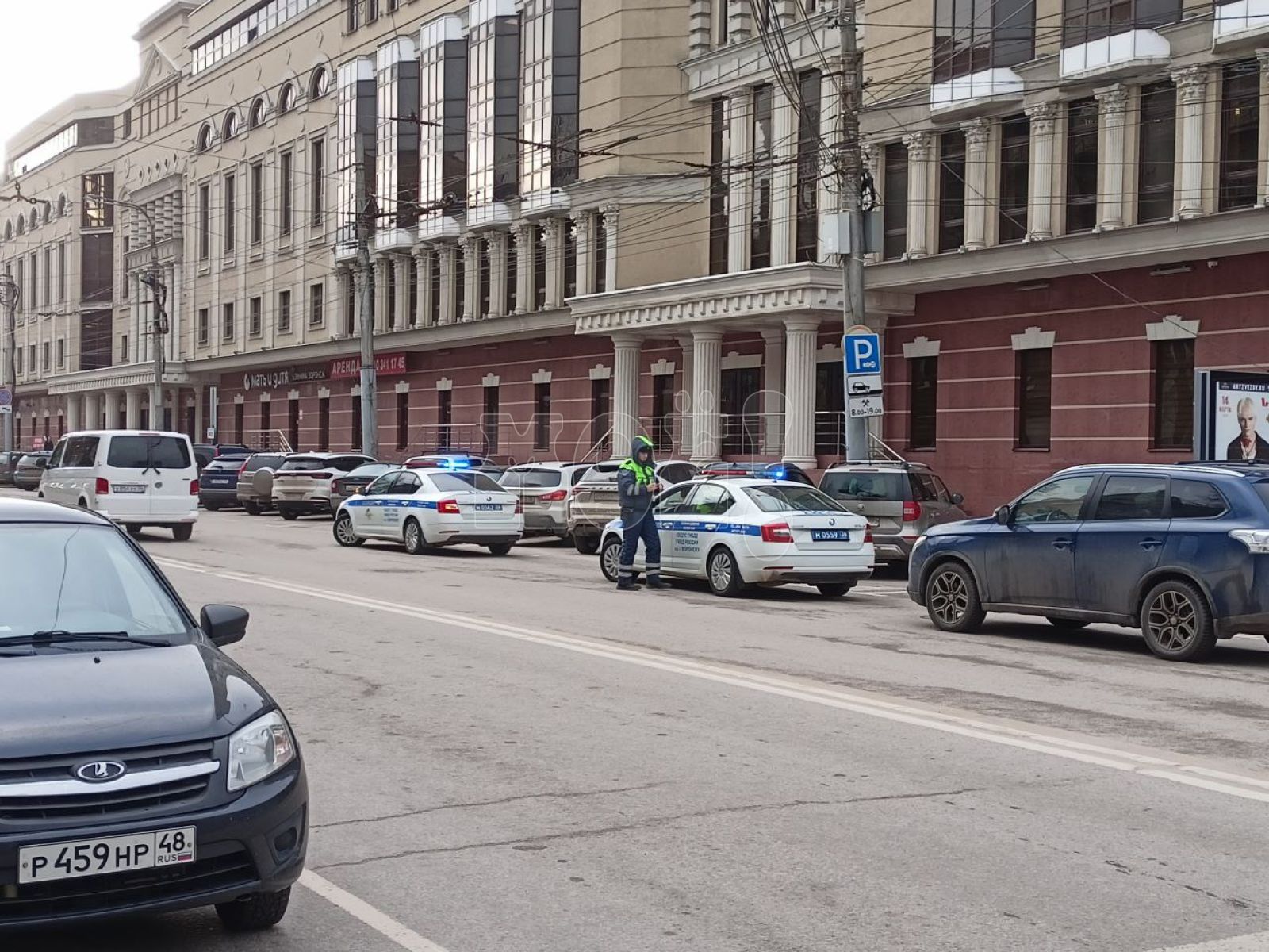 Иномарка сбила женщину на пешеходном переходе в Воронеже