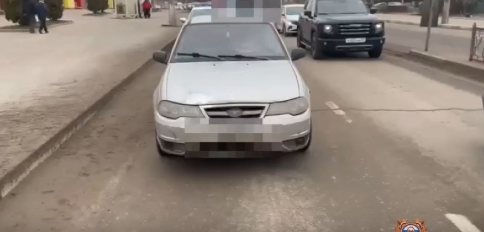 В Белгороде машина сбила женщину на оживленной дороге