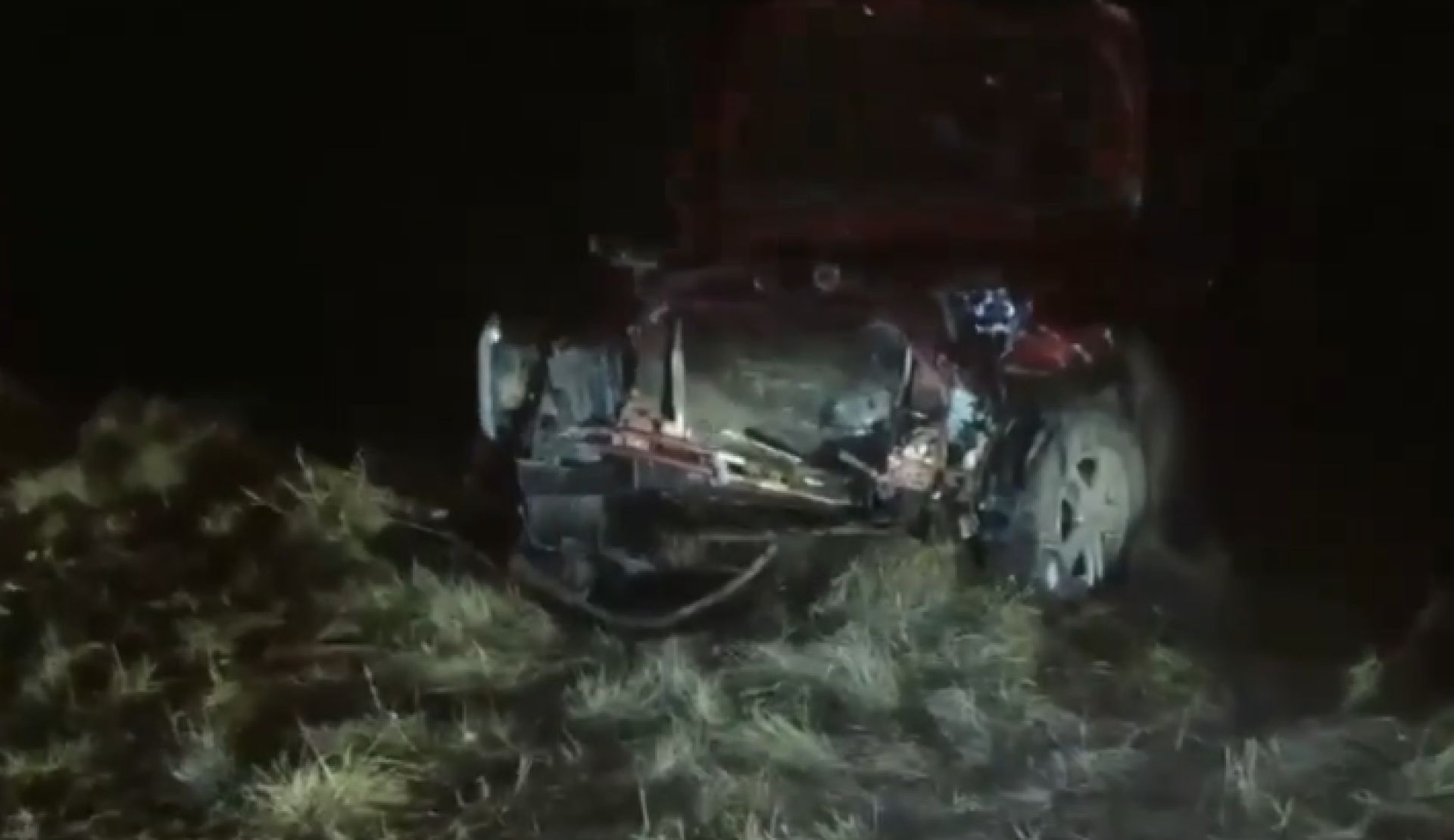 В Белгородской области две машины превратились в груду металла после лобового столкновения