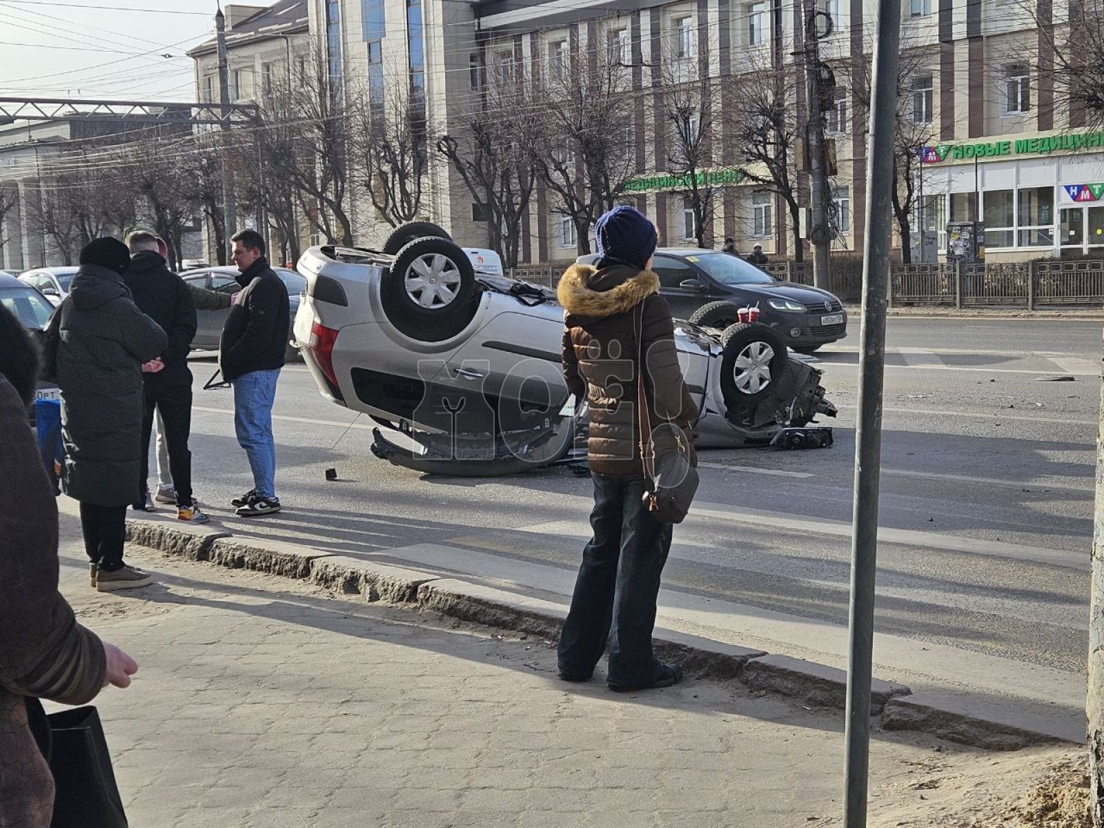 Пробка сковала Московский проспект из-за аварии с перевернувшимся авто в Воронеже