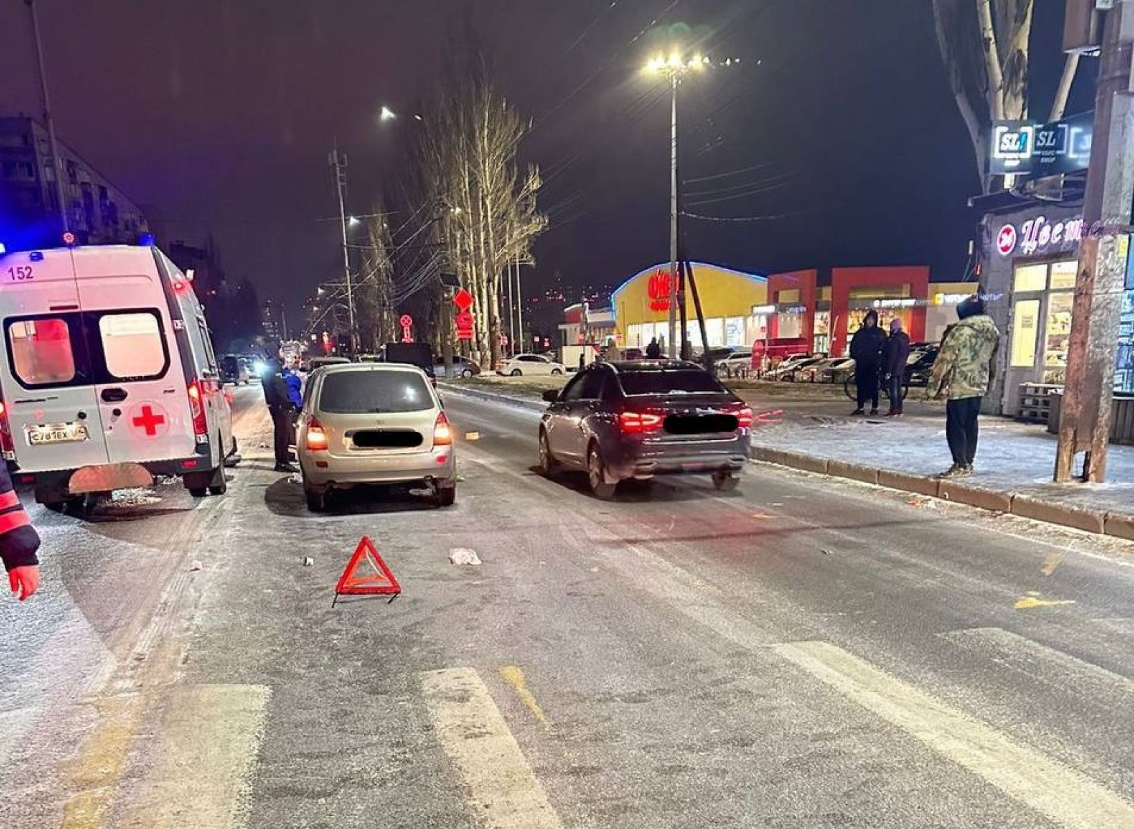 Коляску с&nbsp;годовалой малышкой снёс автомобилист на&nbsp;переходе в&nbsp;Воронеже