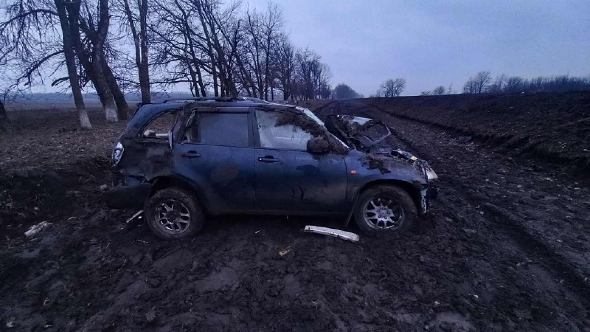 В опасном районе Белгородской области перевернулась иномарка