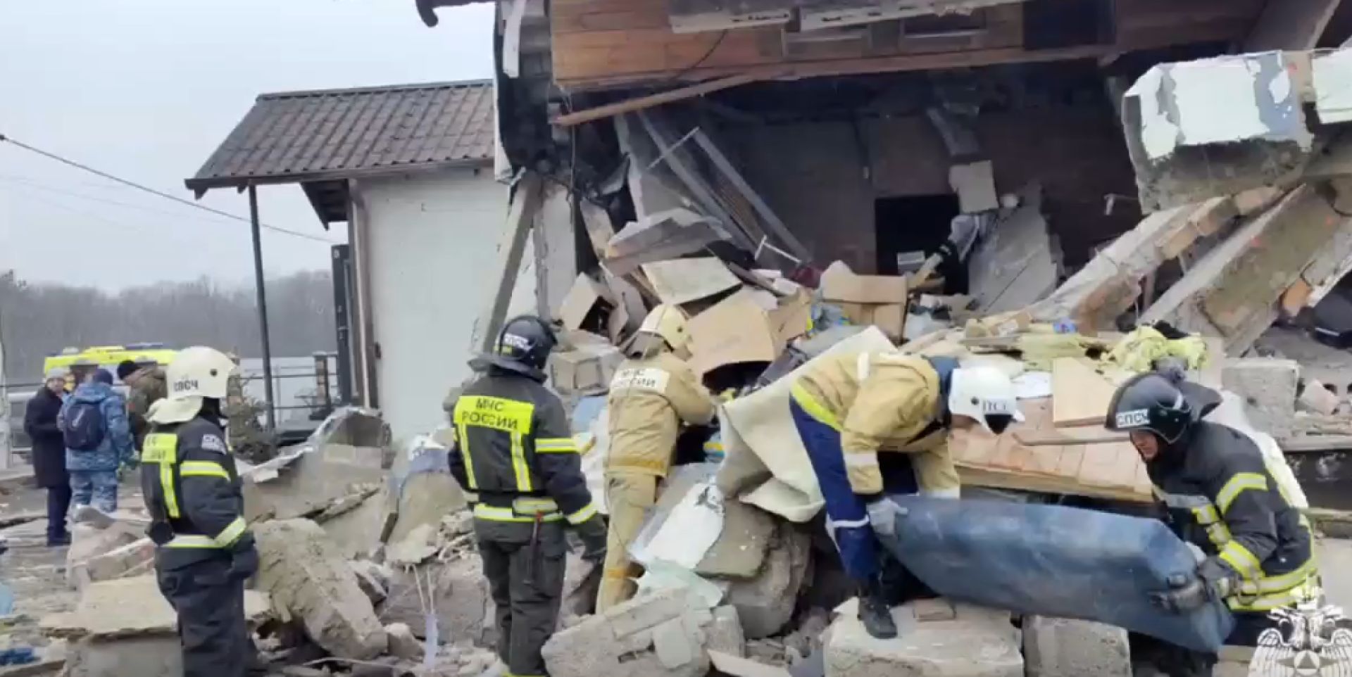 Белгородцам показали кадры с места гибели матери и ребенка в Разумном