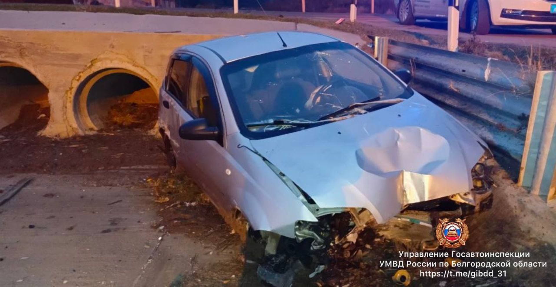 В Белгородской области случилось тройное ДТП с мусорным баком