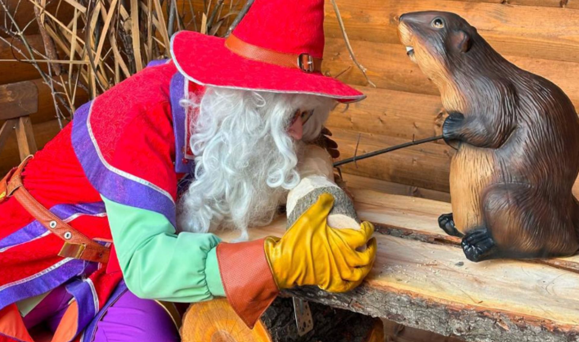 В Белгороде появилась скульптура бобра с поленом из топовой песни