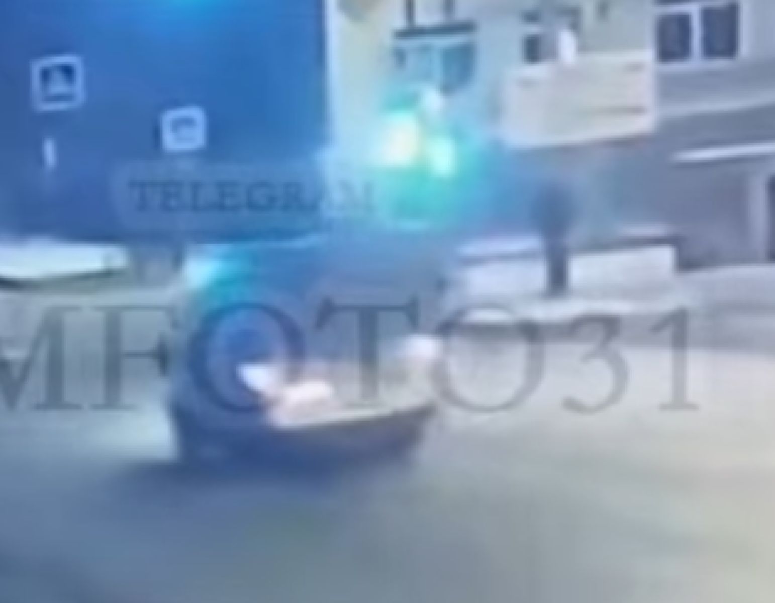 В Белгороде камера запечатлела момент страшной аварии с машиной скорой помощи