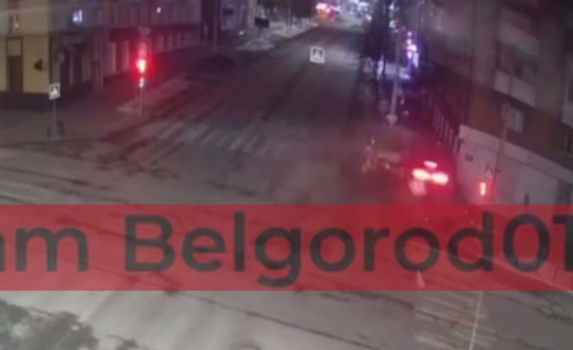 В Белгороде городские камеры запечатлели бешеную скорость иномарки, которая сбила машину скорой помощи