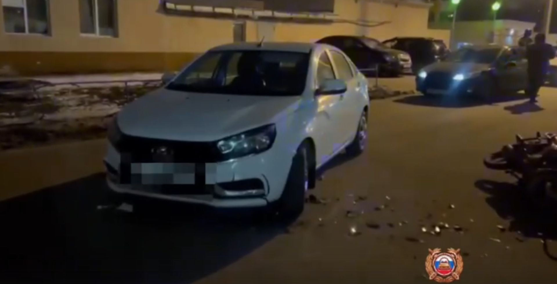 В Старом Осколе машина сбила мопед с двумя подростками