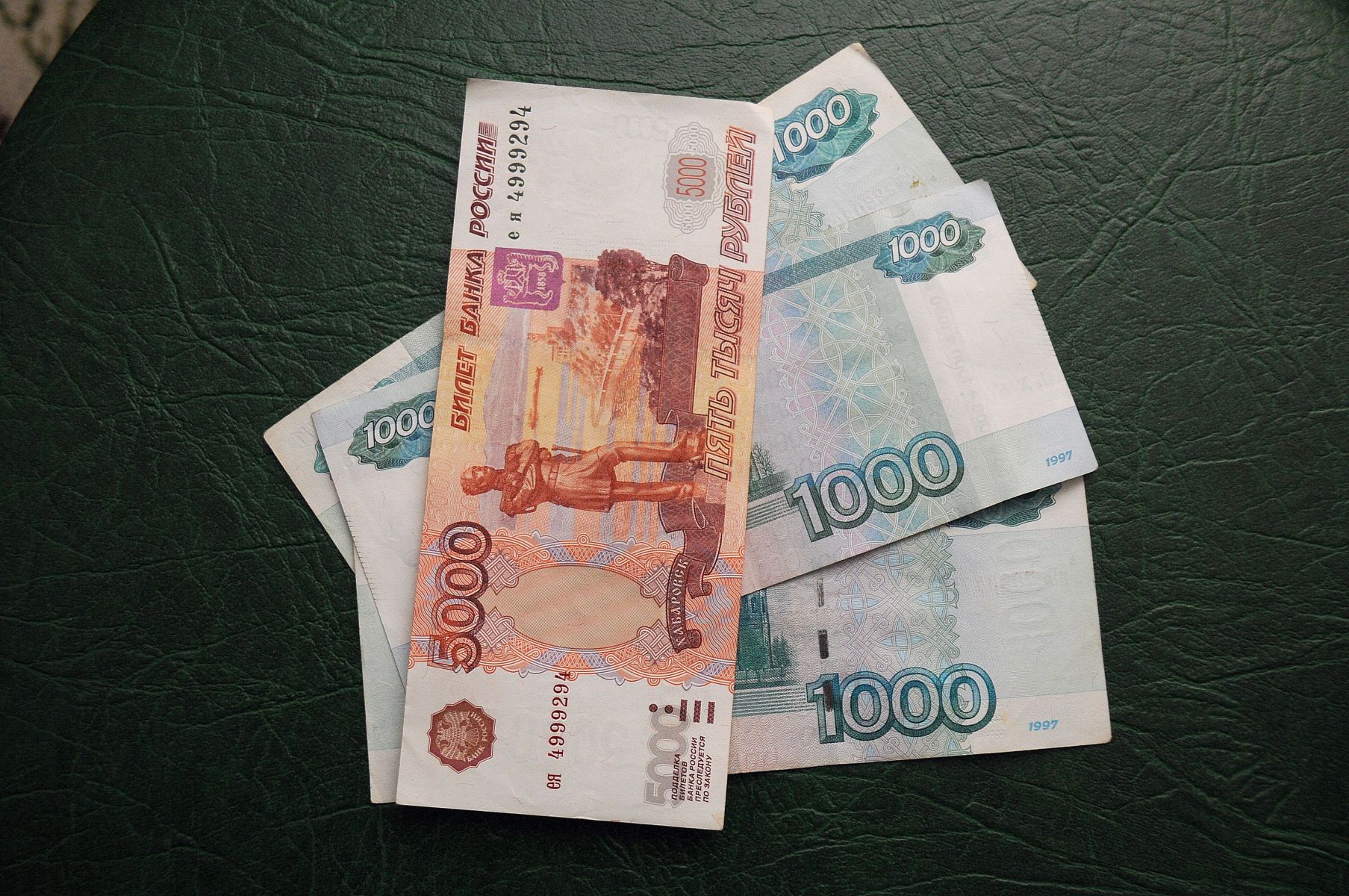 Хитрая воронежанка потребовала два миллиона у знакомой за компромат на её сына
