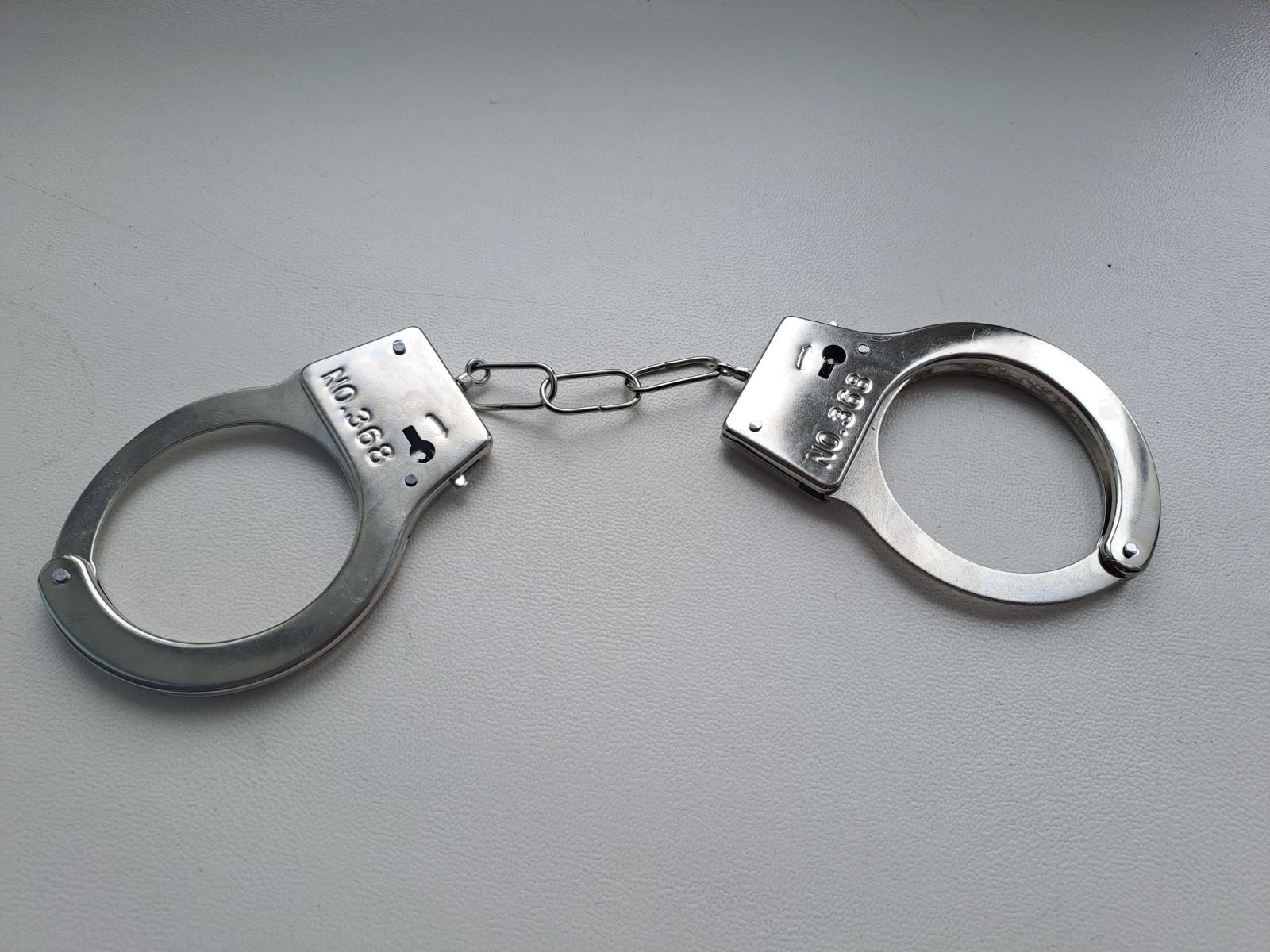 В Строителе пьяный мужчина напал на полицейского