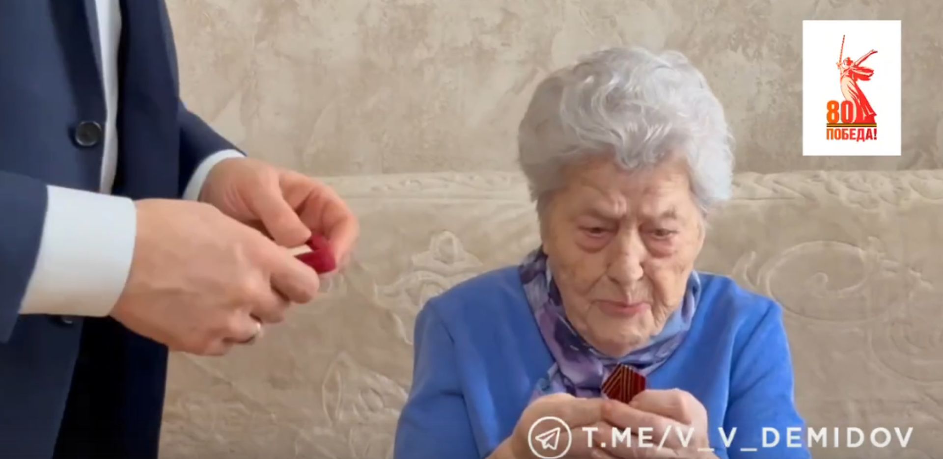 Белгородской «железной» бабушке вручили медаль к 80-летию Победы