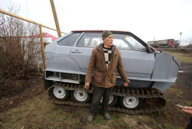 Как тебе такое, Илон Маск: гусеничный вездеход собрал умелец из воронежской глубинки