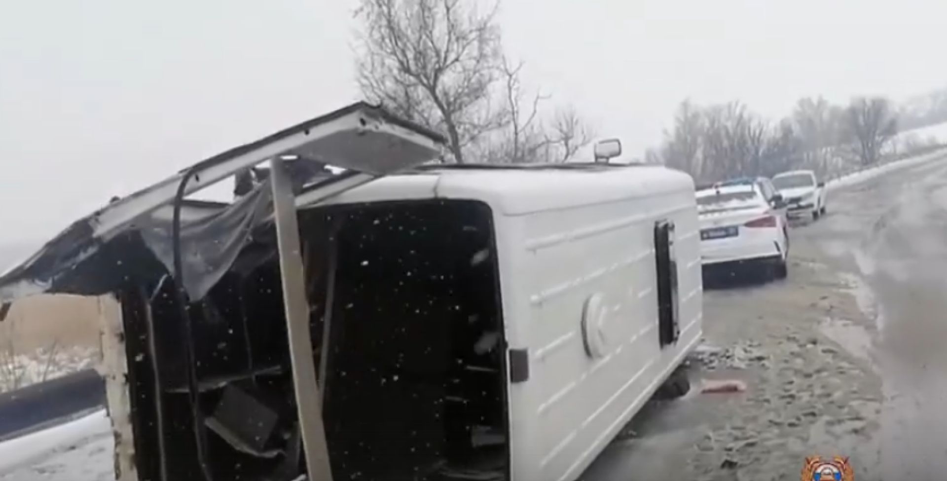 В Белгородской области перевернулся автобус с пассажирами