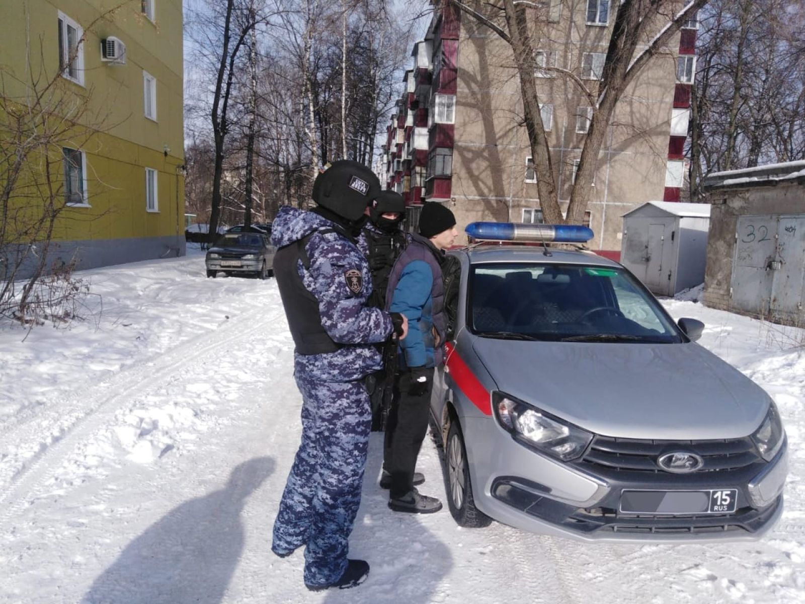Липецкие росгвардейцы задержали пытавшегося проникнуть в детский сад неадекватного мужчину