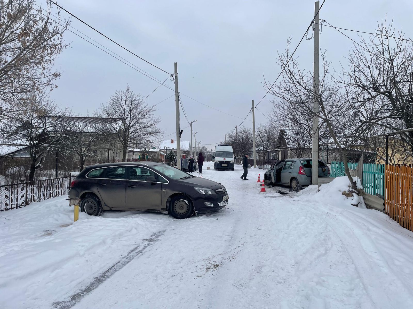 В Грязях женщина пострадала в тройном ДТП с забором
