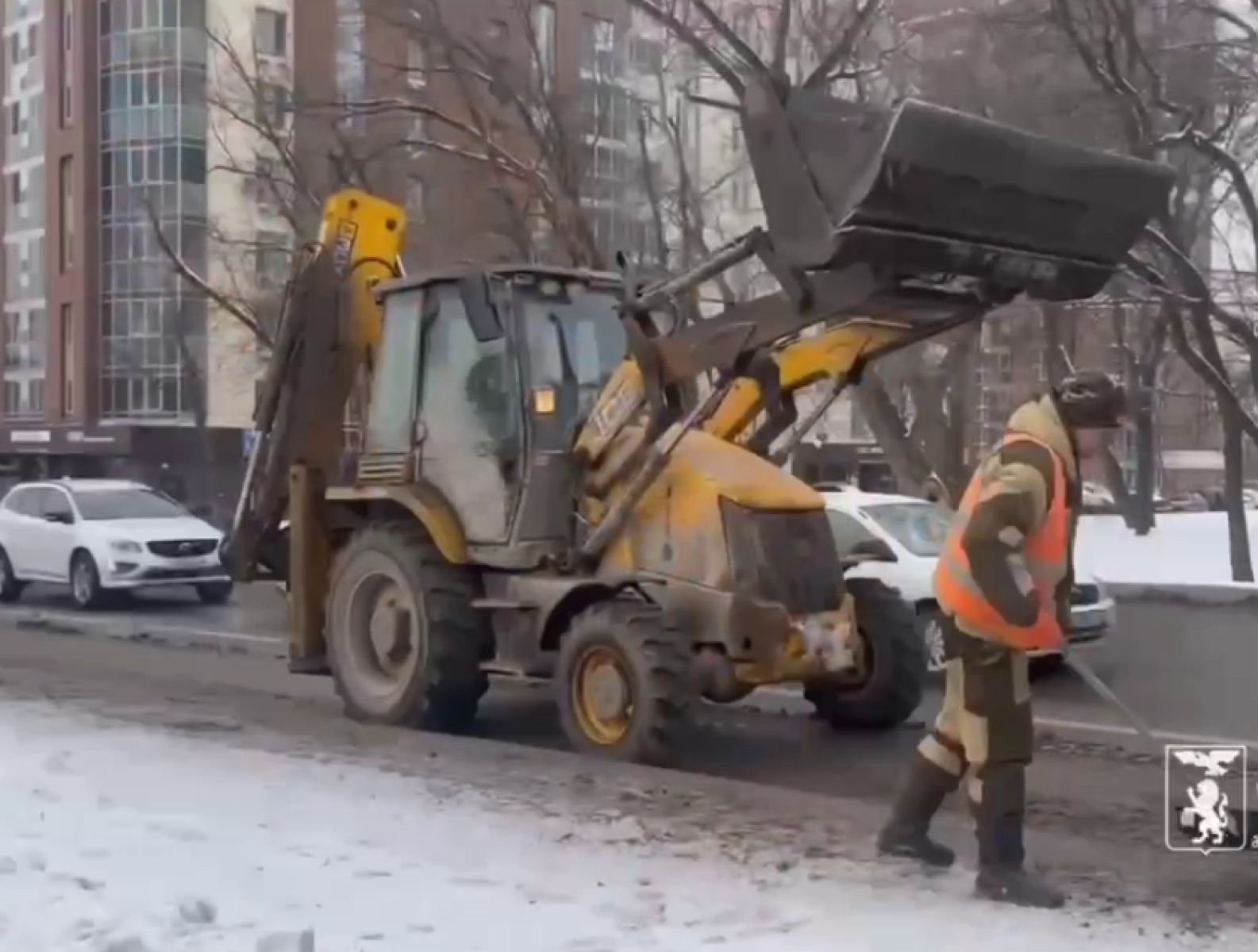 В Белгороде продолжается расчистка улиц после снегопада