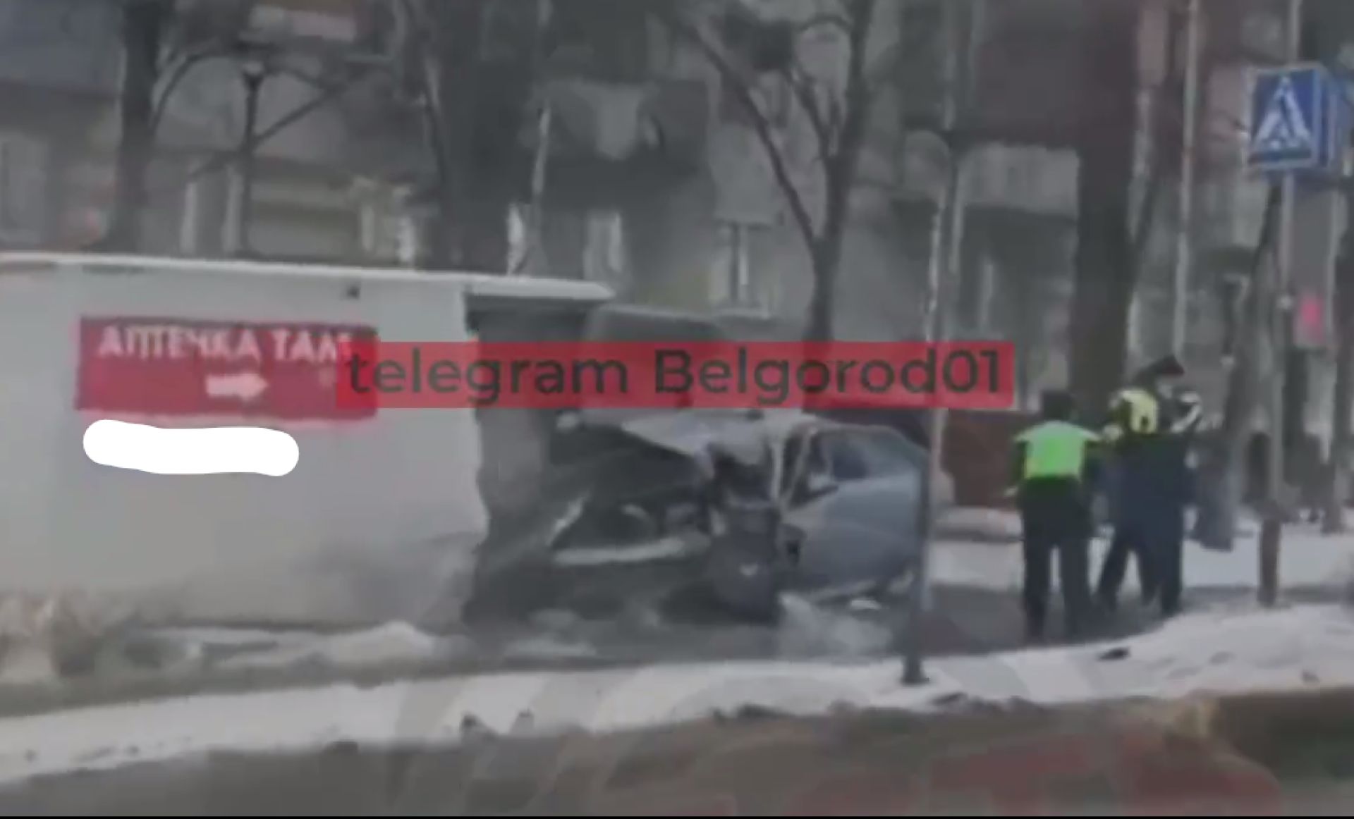 В Белгороде машина врезалась в бетонное укрытие во время погони