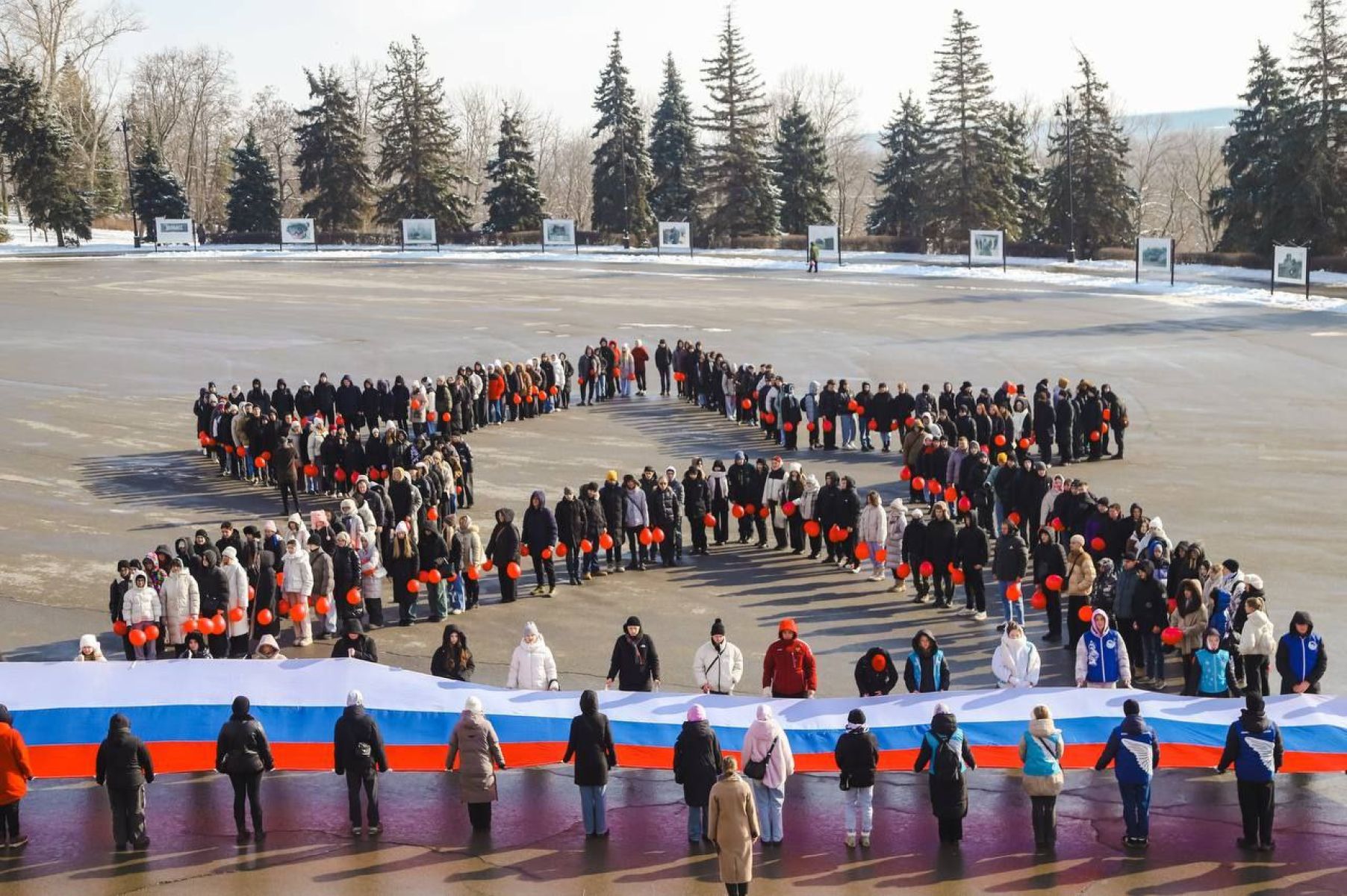 В честь 23 Февраля и годовщины СВО липчане образовали пятиконечную звезду