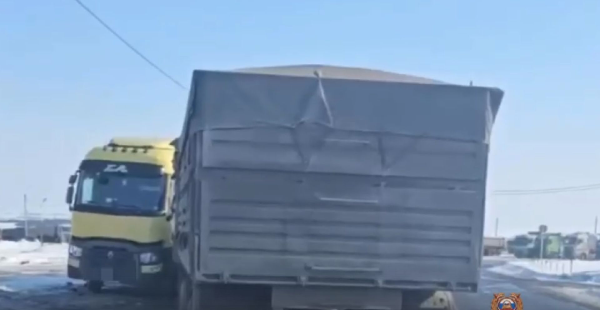 В Белгородской области неуправляемый КамАЗ врезался в грузовик