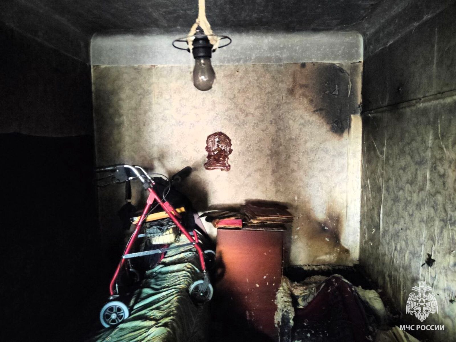 Появились фото с места пожара в четырёхэтажке под Воронежем&nbsp;