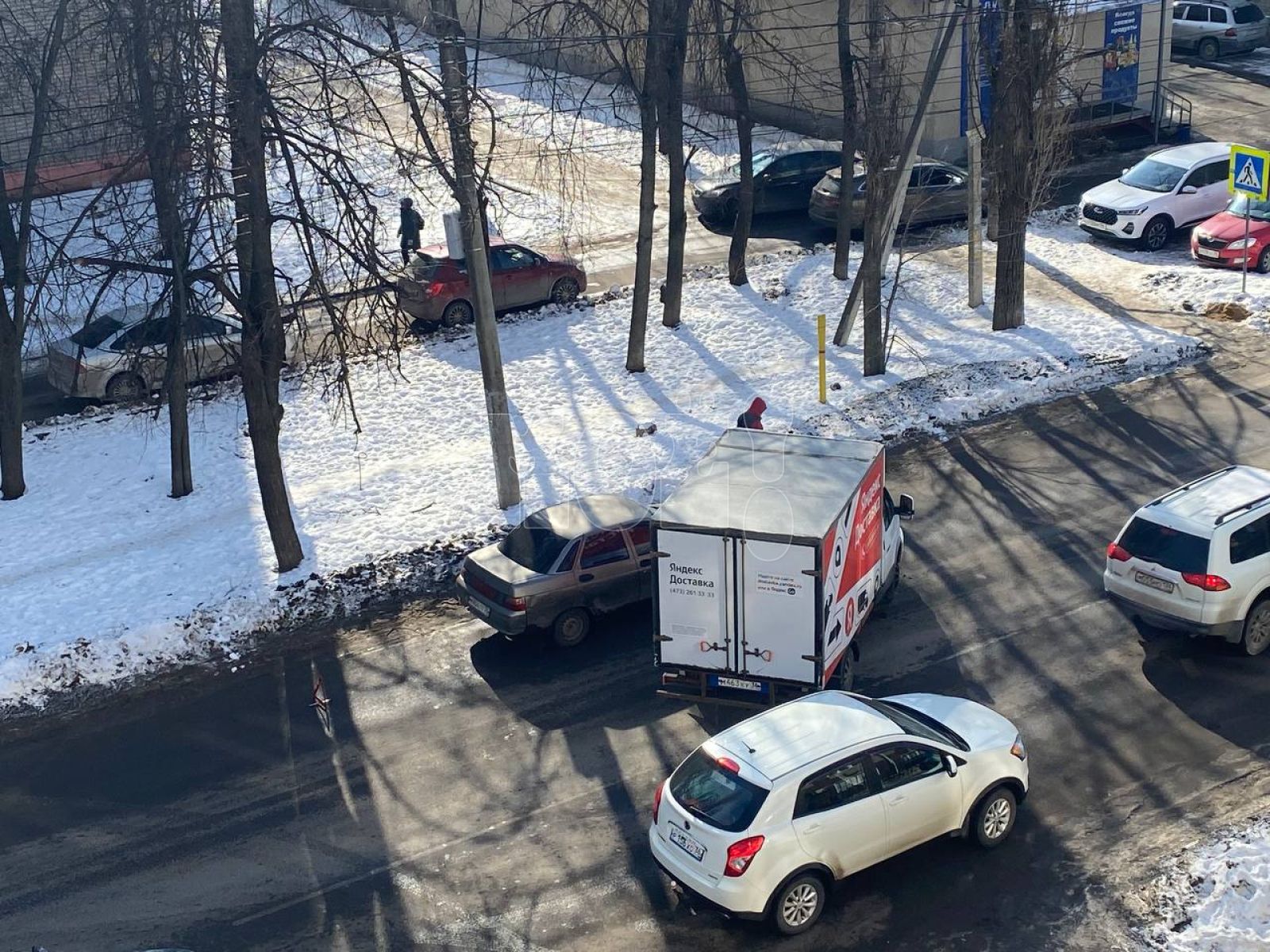 ДТП с грузовиком доставки перекрыло воронежскую улицу&nbsp;