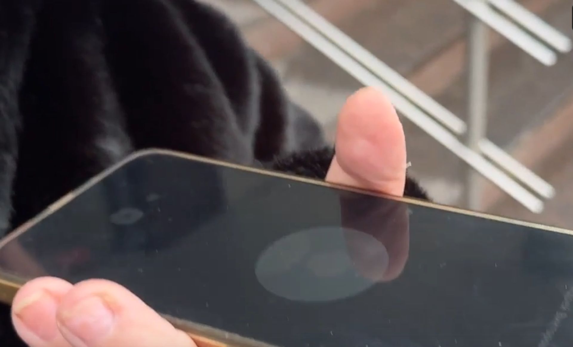 Сотрудники банка спасли курянку от крупной денежной потери