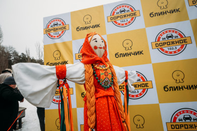 Воронежцы проводили зиму душевными хитами и вкусными блинами